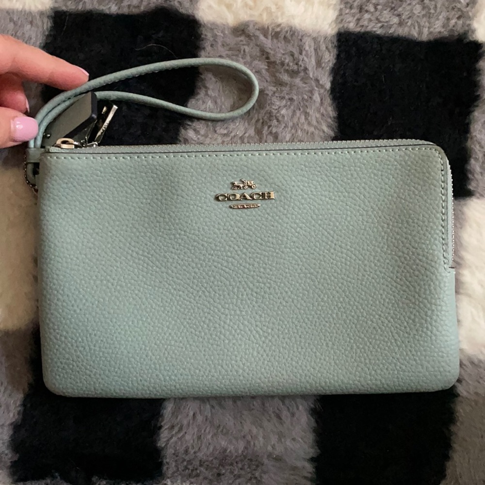 BRAND NEW: DOUBLE ZIPPERED LARGE COACH WRISTLET